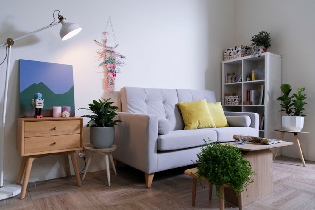客廳沙發擺設＆空間配置建議：沙發牆面約200-250公分