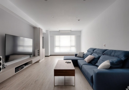 藍色沙發配色好困難？結合牆面、地板、茶几搭出獨特風格！
